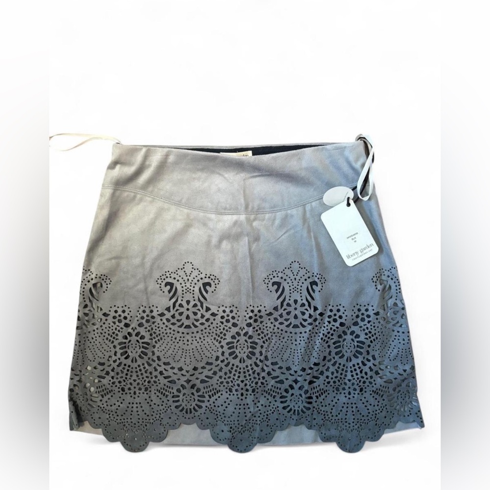 Elegant Gray Skirt with Lace Detailing
